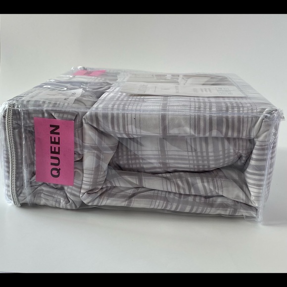 🛏Queen 100% Polyester Sheet Set 6 Piece Luc… - Picture 2 of 4